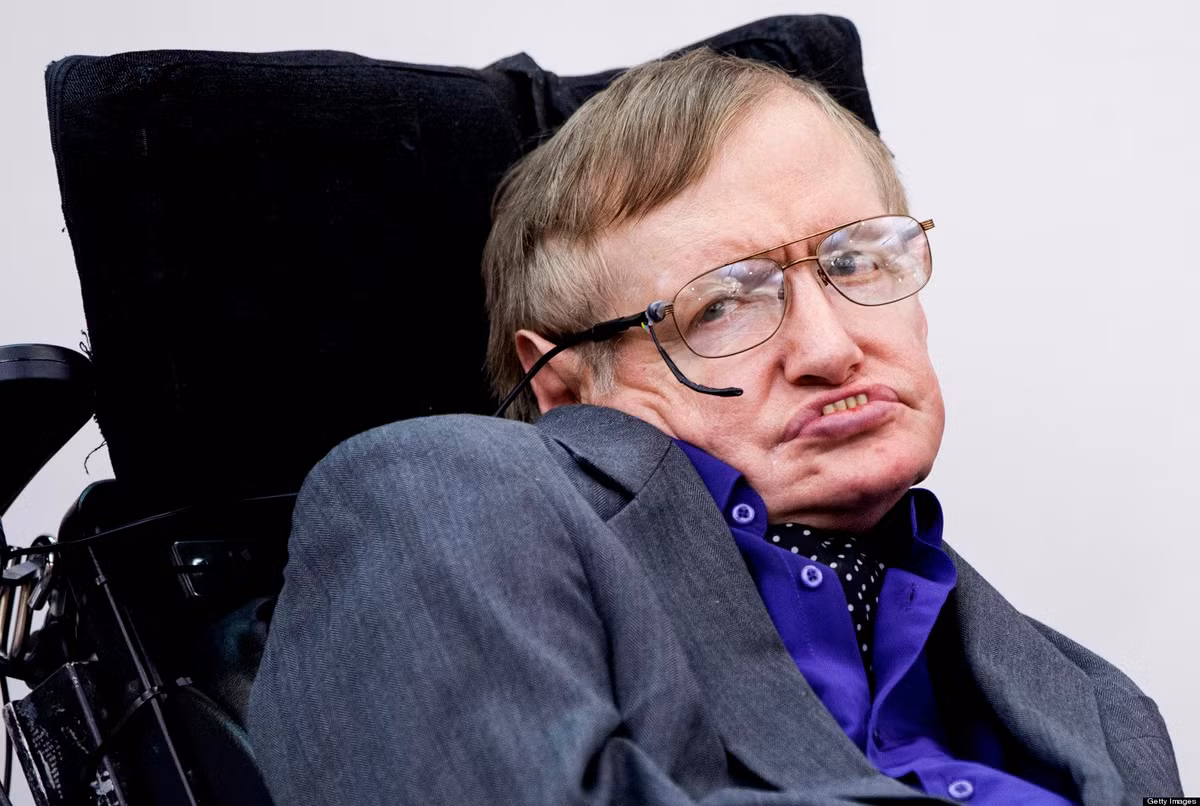  10. Biết các ranh giới. Theo Stephen Hawking, tình trạng sức khỏe đã đặt ra cho ông một số ranh giới mà ông không thể vượt qua. Nhận thức được điều này, ông luôn thực hiện một cách tốt nhất những điều mình có thể làm. Ảnh: The Tab.