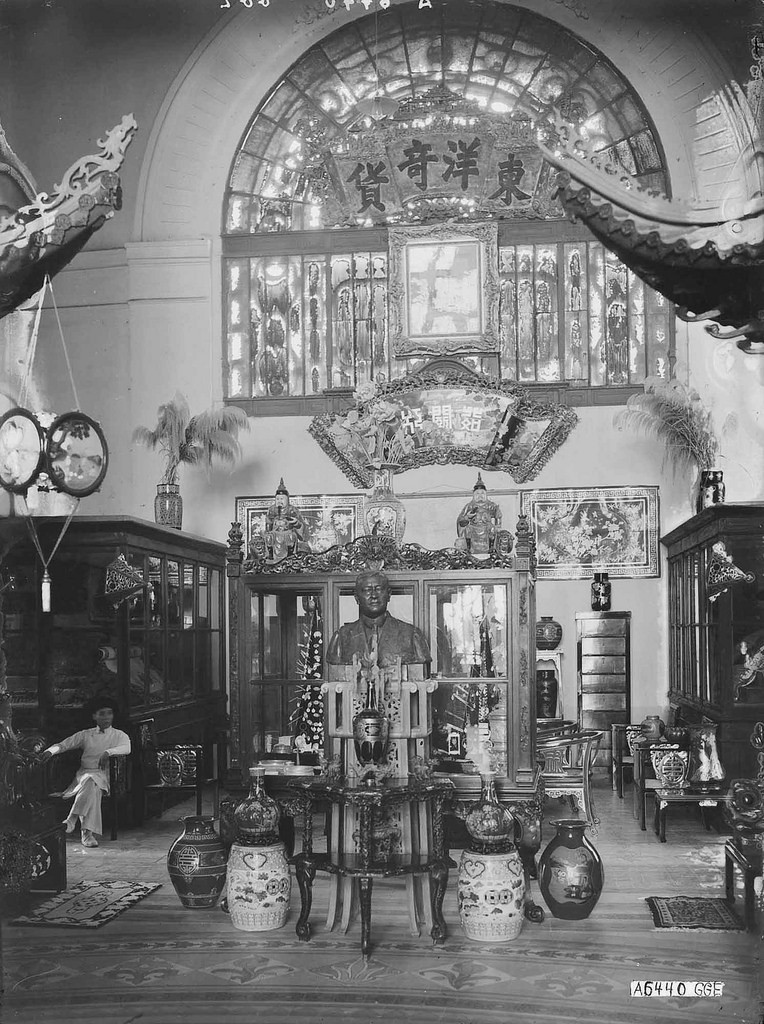 Tượng ông Toàn quyền Đông Dương Maurice Long được đặt trong bảo tàng.