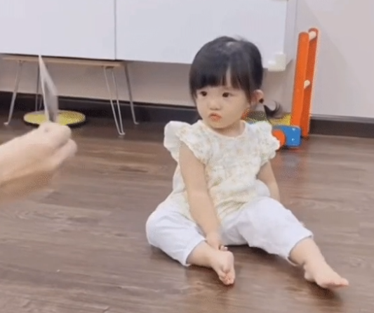 Ai nu Winnie nha Dong Nhi gay sot voi khoanh khac cham chu hoc tap-Hinh-2