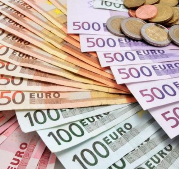 Chính sách định cư vĩnh viễn này của Cộng hòa Síp cho phép người được cấp hộ chiếu đi lại tự do trong EU và chỉ cần một lần duy nhất đến Cộng hòa Síp mỗi 2 năm cho cả gia đình.