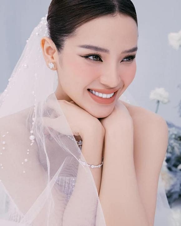Phuong Trinh Jolie: '1 thang toi kiem chuc ty, tieu chi dan ong 100 trieu'