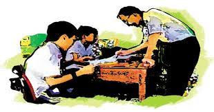  Một mảnh phấn trắng, hai ống tay bụi, ba bục giảng bài, bốn mùa vất vả. Từ một nguời học trò thơ dại không biết gì đến việc định hướng thế giới, thầy cô là người dẫn đường cho chúng ta trên đường đời. 