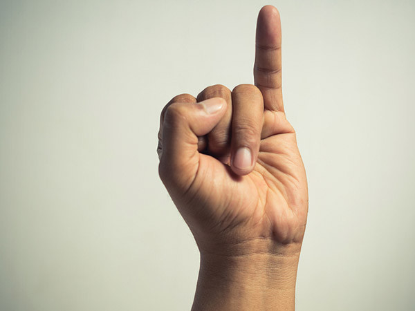 Những người thuộc nhóm này thường là người có bản tính chín chắn, suy nghĩ già dặn hơn so với những người cùng trang lứa. Tuy nhiên, tính cách của những người này thường khá bảo thủ và đây là trở ngại lớn nhất trong chuyện tình yêu của họ. Họ thường gặp phải các vấn đề bất đồng, xích mích chỉ vì tính cách bảo thủ của mình, khiến cho những cuộc cãi vã khó có thể cứu vãn. Cũng chính bởi vậy mà tình duyên hay bị lỡ dở bởi những lý do hết sức… “củ chuối”.