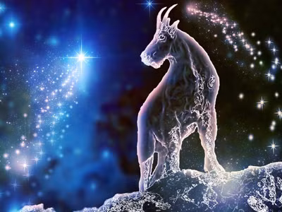 Trong chuyện tình cảm, các bạn độc thân đón vận đào hoa ngày càng khởi sắc. Bạn trở nên hấp dẫn và thu hút ánh nhìn của những người khác giới, tăng cao khả năng tìm được nửa kia ưng ý cho mình. Với các cặp đôi, dù đôi khi mâu thuẫn vẫn có xảy ra, song cả hai bạn đều biết trân trọng đối phương và chủ động hạ cái tôi cá nhân xuống đúng lúc.