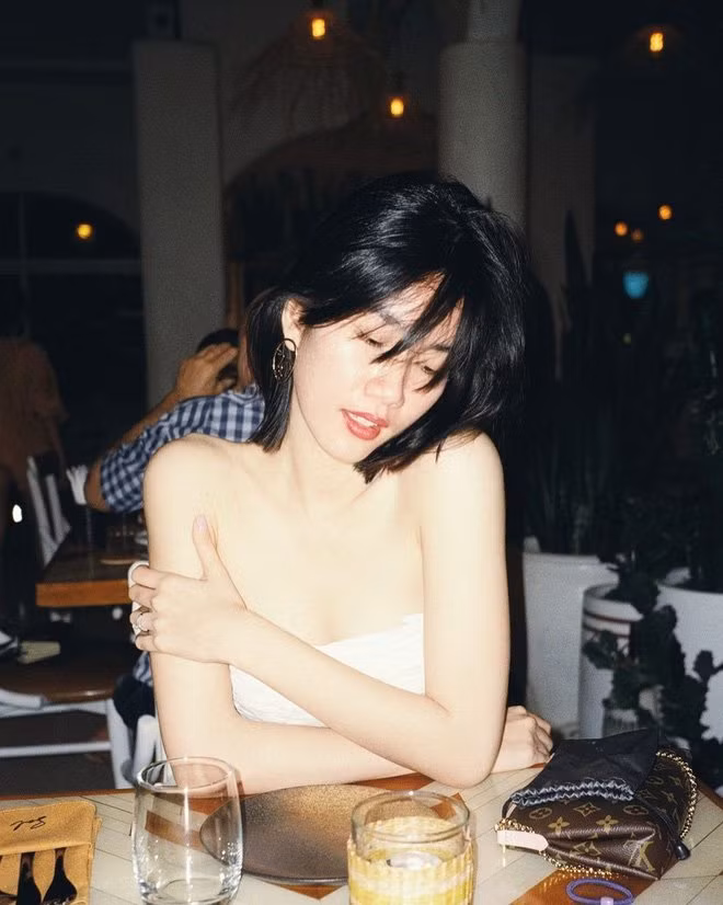 Á hậu Phương Anh nhận cơn mưa lời khen với cách chữa cháy váy rộng - Hình 8 A hau Phuong Anh nhan con mua loi khen voi cach chua chay vay rong-Hinh-8