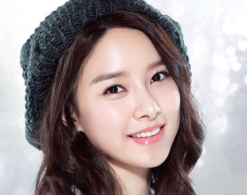 Người có gò má đầy đặn, phẳng. Trong nhân tướng học, người có gò má đầy đặn, bằng phẳng vốn rất can đảm, có năng lực và rất tài năng. So với những người khác, họ không những gặp được nhiều may mắn mà còn có phúc khí. Đi đâu cũng có bạn bè giúp đỡ, sự tốt bụng và thân thiện giúp họ ngày càng nổi tiếng, vì vậy cũng có nhiều cơ hội tốt vây quanh, dễ dàng giúp họ đổi đời.