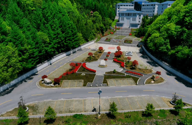 Ngoài kinh tế phát triển, cảnh sắc ở đây đẹp, nơi ở và đường sá quy hoạch sạch sẽ.