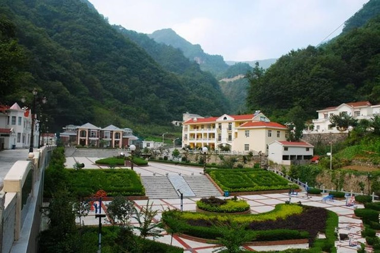 Hiện nay, làng có 20 doanh nghiệp, mỗi năm thu về 5 tỷ nhân dân tệ.