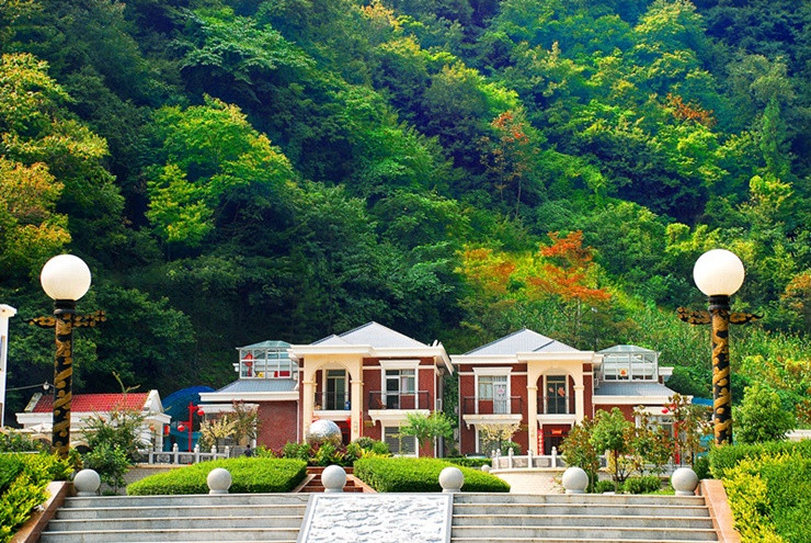 Hiện, nơi đây là một trong những khu nghỉ dưỡng mùa hè hàng đầu Trung Quốc.