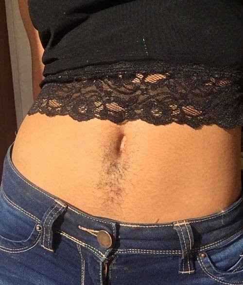 Ngoài ra, bụng còn tượng trưng cho kho tiền bạc trong nhà. Nếu có nhiều lông mọc ở bụng thì tài lộc đến không ngừng, công danh rộng mở, sự nghiệp thành công. Người có nét tướng này cũng có nhân duyên tốt, cuộc sống gia đình hạnh phúc. 