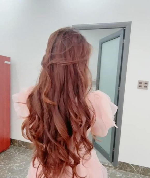 Lý Hải đích thân làm đẹp cho vợ, nhìn thành quả ai cũng xuýt xoa - Hình 3 Ly Hai dich than lam dep cho vo, nhin thanh qua ai cung xuyt xoa-Hinh-3