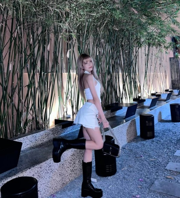 Thieu Bao Tram va nhung lan gay sot voi doi chan dai cuc pham-Hinh-10