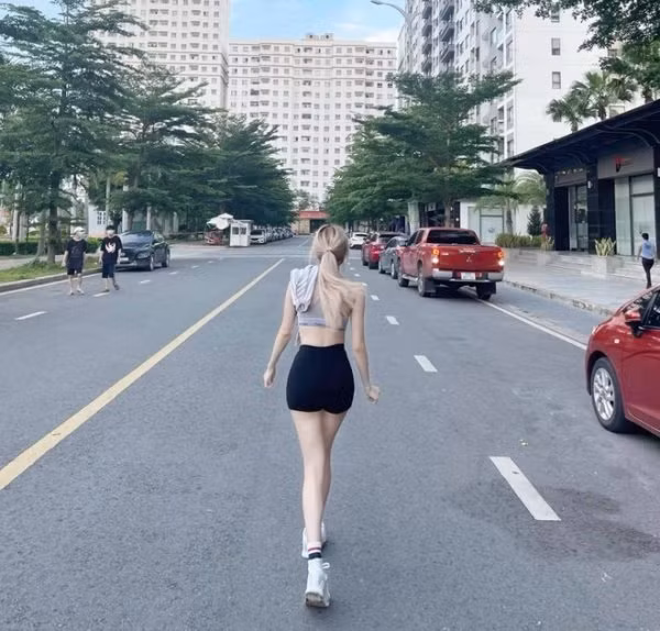 Thiều Bảo Trâm và những lần gây sốt với đôi chân dài cực phẩm - Hình 9 Thieu Bao Tram va nhung lan gay sot voi doi chan dai cuc pham-Hinh-9