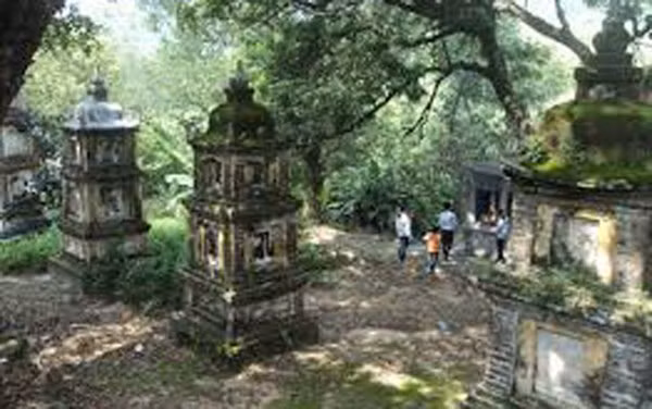 Chùa Hàm Long ở Bắc Ninh chuyên để nhốt trùng.