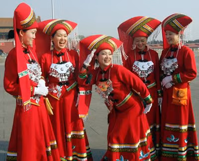 Các thiếu nữ dân tộc Choang trong ngày hội. Nguồn: Rravel china.net.