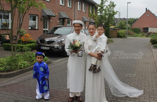 Họ sinh con chung rồi mới làm đám cưới.