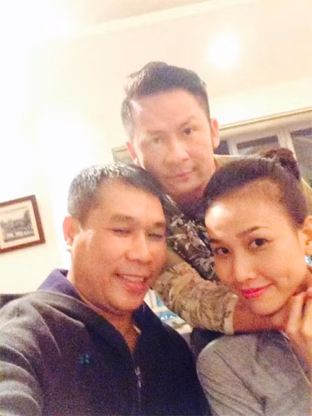 Cách đây không lâu, Dương Mỹ Linh đã đi lưu diễn cùng bạn trai' và nhiều nghệ sĩ khác tại châu Âu. Cả hai luôn đứng cạnh nhau trong mọi bức hình kỷ niệm của đoàn.