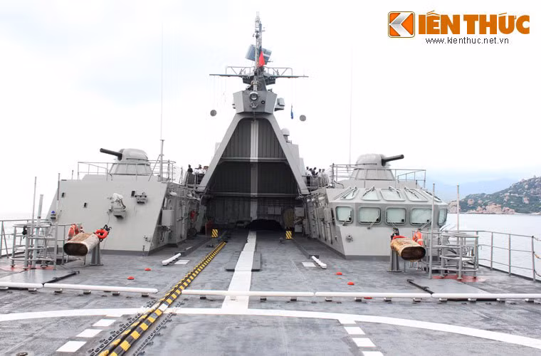 Hai bệ pháo phòng không cao tốc AK-630 đặt ở đuôi tàu hộ vệ tên lửa hiện đại nhất Việt Nam Project 11661E Gepard 3.9.