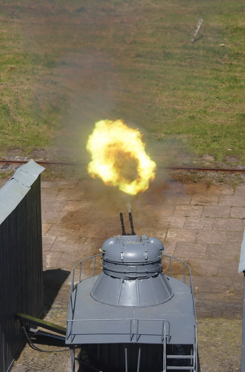 AK-230 có thể đạt tầm bắn tối đa tới 6,7km, nhưng tầm bắn hiệu quả chỉ là khoảng 2,5-4km.