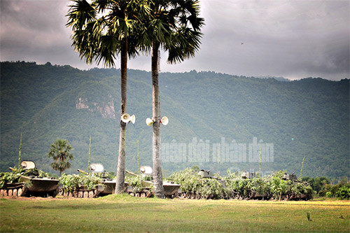 Xe tăng Pt-76 và thiết giáp M-113 của Lữ đoàn 416 (Quân khu 9) tham gia diễn tập.