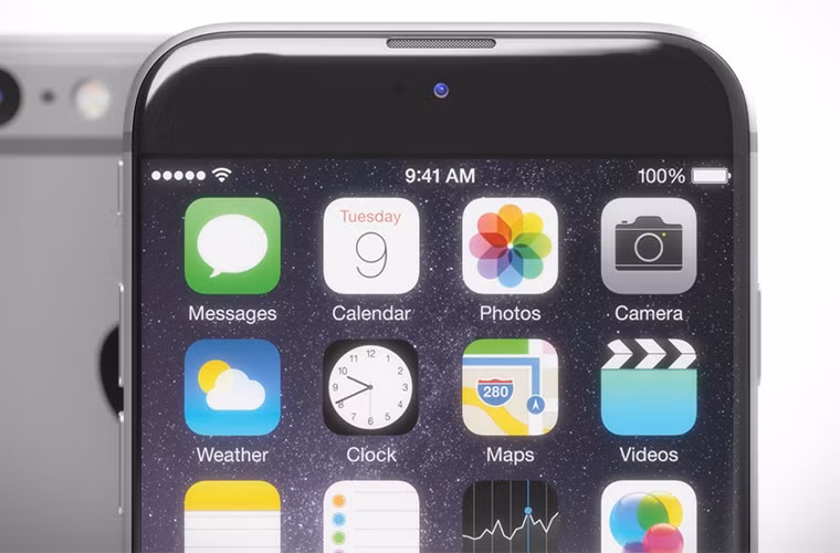 Nhằm tạo cho mép vát của cạnh trên nhỏ hơn, Hajek đã chuyển loa lên trên đầu của iPhone.