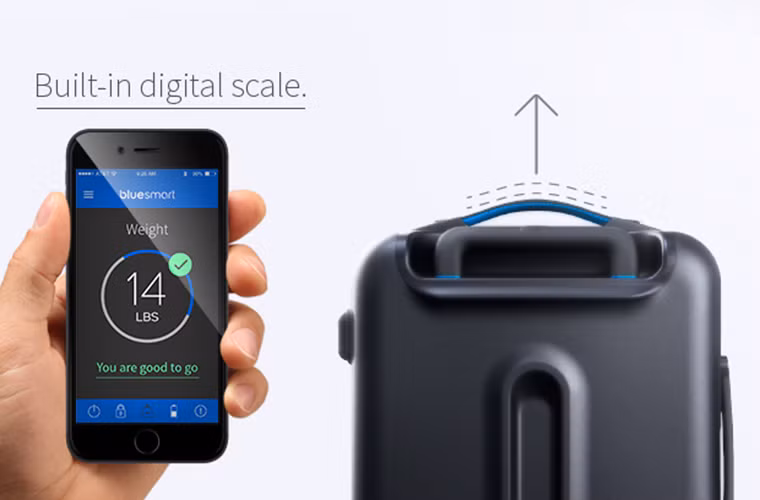 Chiếc tay cầm còn đóng vai trò như một cái cân (dưới dạng kỹ thuật số), nhờ đó bạn dễ dàng biết được trọng lượng hành lý cần thiết để mang lên máy bay.