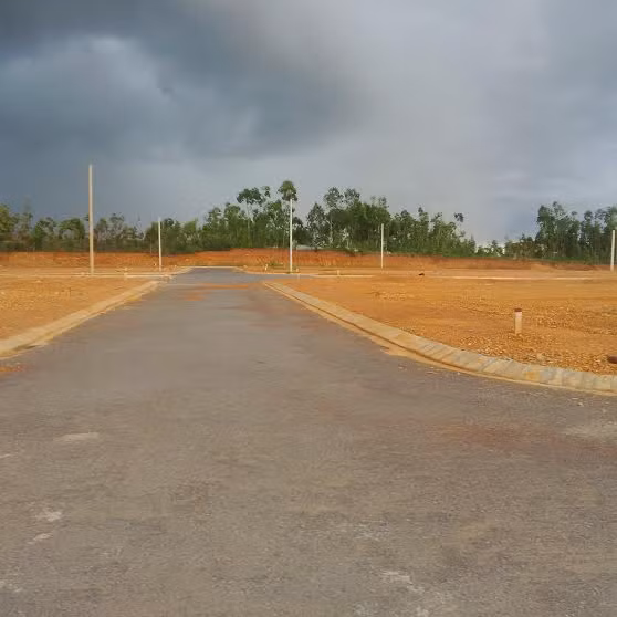 Khu công nghiệp Tây Bắc Quán Hàu cũng như Khu công nghiệp Hòn La II đang sắp hoàn thành, Khu kinh tế cửa khẩu quốc tế Cha Lo đã được Bộ Xây dựng thẩm định quy hoạch chung, đang trình Thủ tướng Chính phủ phê duyệt. Nhưng liệu thực trạng của những khu công nghiệp, kinh tế đó có gì sáng sủa hơn?