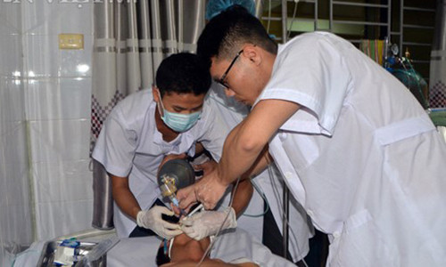 các nạn nhân còn lại đang được các bác sĩ theo dõi, điều trị tích cực.