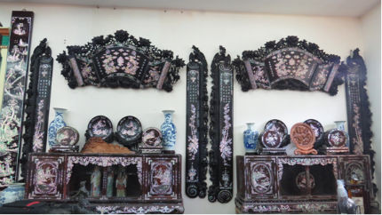 Bức trướng cổ độc đáo bằng gỗ quý hiếm của Minh “sâm” với giá trị lên tới cả chục tỉ đồng.