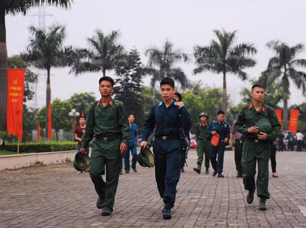 Chuẩn bị lên xe.