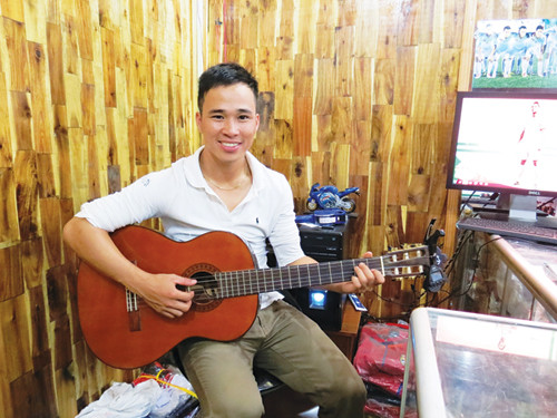 Mới đây, khi trở lại đá bóng dưới màu áo Đồng Nai, Thiện lại đổi sáng con xe khác trị giá khoảng 25.000 USD (hơn 500 triệu đồng). “Tôi chơi xe mô tô không phải vì mê tốc độ cao mà là tôi thích cái vẻ ngoài lôi cuốn của nó”, Thiện cho biết. Anh cũng có gia nhập một hội mô tô TP HCM và khi rảnh rỗi vẫn đi phượt cùng hội.