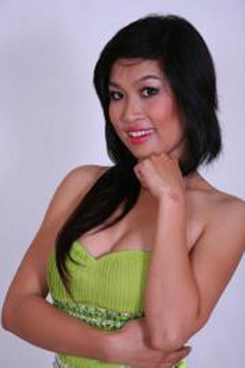 Sau khi đoạt giải một thời gian, không thể cạnh tranh được trong showbiz, cô đã tham gia vào đường dây mại dâm cao cấp của má mì Mỹ Xuân. Danh hiệu đoạt được giúp cô nâng giá lên đến 3.000USD/lần đi khách.