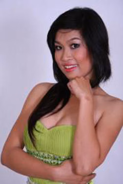 Sau khi đoạt giải một thời gian, không thể cạnh tranh được trong showbiz, cô đã tham gia vào đường dây mại dâm cao cấp của má mì Mỹ Xuân. Danh hiệu đoạt được giúp cô nâng giá lên đến 3.000USD/lần đi khách.