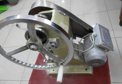 Máy sản xuất ma túy giả từ bột ăn dặm của trẻ em mà các đối tượng mua được.