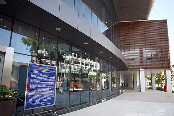 Đặc biệt, công trình sử dụng hơn 21.000m2 kết cấu kính có khả năng chống hấp thu nhiệt, tận dụng ánh sáng tự nhiên, tiết kiệm năng lượng.