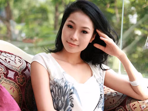 4. Diễn viên Hồng Hà. Hồng Hà đã có một số vai diễn để lại tên tuổi trong các phim: Ai, Giấc mơ biển, Một thời ta đuổi bóng, Pha lê không dễ vỡ của đạo diễn Trương Dũng và Mùa thu đi một nửa của đạo diễn Võ Việt Hùng. Theo đạo diễn Trương Dũng, Hồng Hà diễn tương đối tốt.