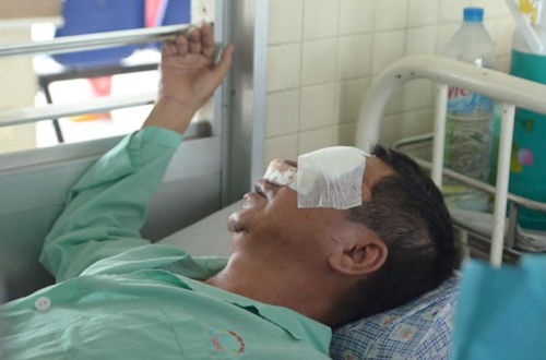 Ngay sau khi xảy ra vụ việc, nhà xe đã đưa nạn nhân vào Bệnh viện huyện Ea H’Leo cấp cứu rồi tiếp tục chuyển vào Bệnh viện Đa khoa tỉnh Đắk Lắk. Tuy nhiên, các bác sĩ tại đây nhận định mắt trái của nạn nhân bị vỡ nhãn cầu và không thể giữ lại. Tối 25/9, ông Lương tiếp tục được chuyển vào Bệnh viện Chợ Rẫy để điều trị. Ngoài bị ném đá hỏng mắt, ông Lương còn bị viên đá làm gãy xương mũi.