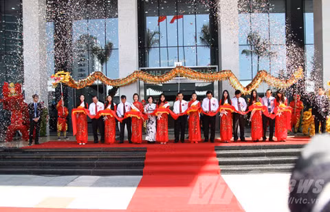 Sáng 8/9, UBND TP Đà Nẵng đã tổ chức lễ khánh thành, chính thức đưa Tòa nhà Trung tâm hành chính Thành phố Đà Nẵng vào hoạt động sau gần 6 năm thi công xây dựng.