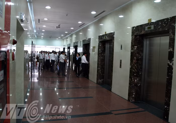 Hệ thống thang máy thông minh và hiện đại.