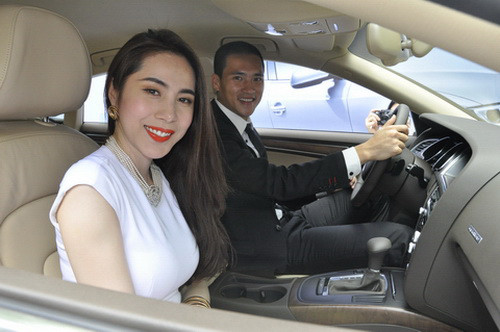 Công Vinh xuất thân trong một gia đình tuy không quá nghèo khổ như Công Phượng, Văn Quyến nhưng kinh tế cũng khá eo hẹp ở vùng quê nghèo Quỳnh Lưu - Nghệ An. Nhờ sự khổ luyện và những thành công trong nghiệp bóng, Công Vinh hiện đã có một gia tài khiến nhiều người phải mơ ước.