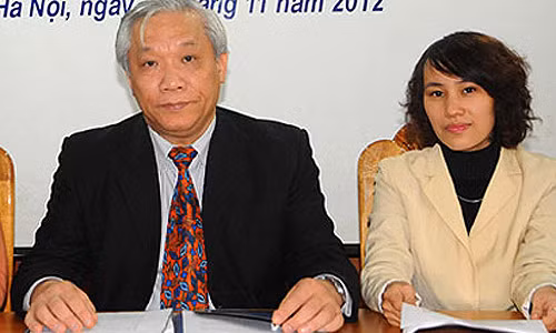 Chuyên gia tâm lý Bùi Nhài (bìa phải).