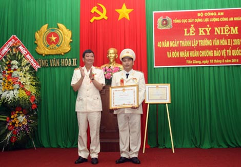 Ngày 18/8/2014, tại TP Mỹ Tho (Tiền Giang), Tổng cục Xây dựng lực lượng - Công an nhân dân long trọng tổ chức lễ kỷ niệm 40 năm Ngày thành lập Trường Văn hóa II (20/8/1974 – 20/8/2014) và đón nhận Huân chương Bảo vệ Tổ quốc hạng ba do Chủ tịch nước tặng. Tại buổi lễ, Trung tướng Nguyễn Xuân Tư đã trao Bằng khen của Bộ trưởng Bộ Công an tặng Đại tá, NGƯT Nguyễn Phú Cường, Hiệu trưởng Trường Văn hóa II.