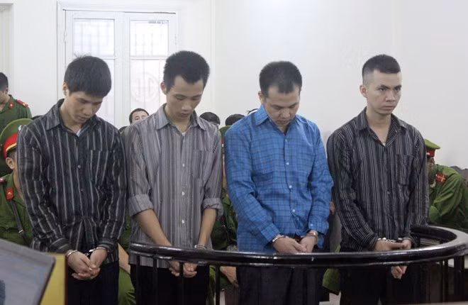 Các bị cáo tại phiên xét xử.