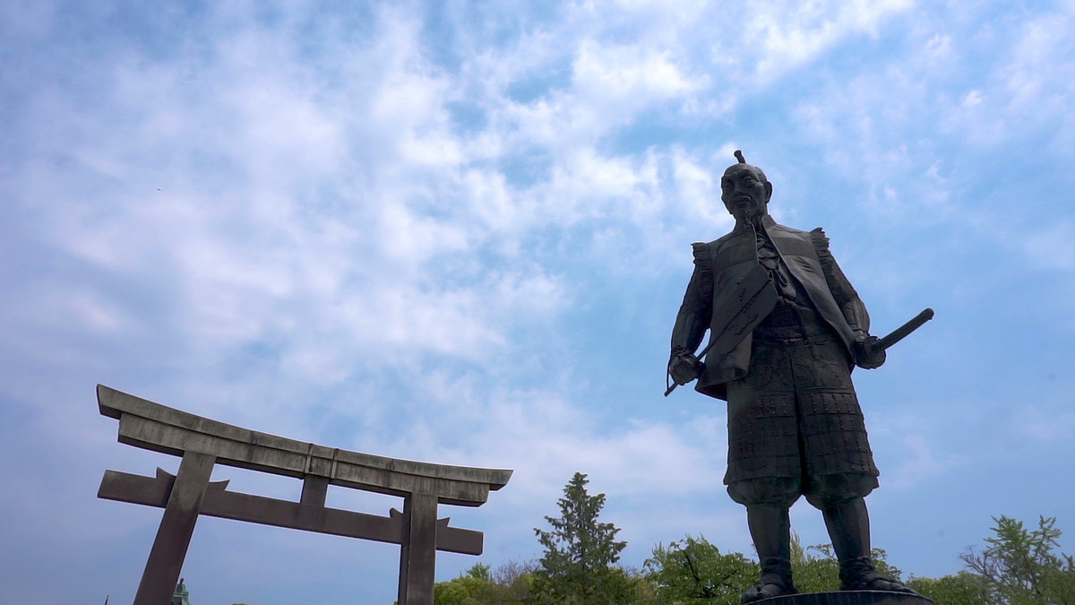 Khi Hideyoshi yêu cầu Triều Tiên cho mượn đường đưa quân vào Trung Hoa và bị từ chối, ông quyết định đưa quân đánh Triều Tiên. Tuy nhiên, hai cuộc xâm lược Triều Tiên vào 1592 và 1597 đều thất bại