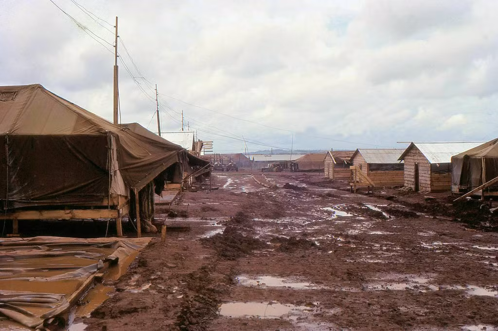 Cảnh tượng lầy lội vào mùa mưa ở Pleiku.