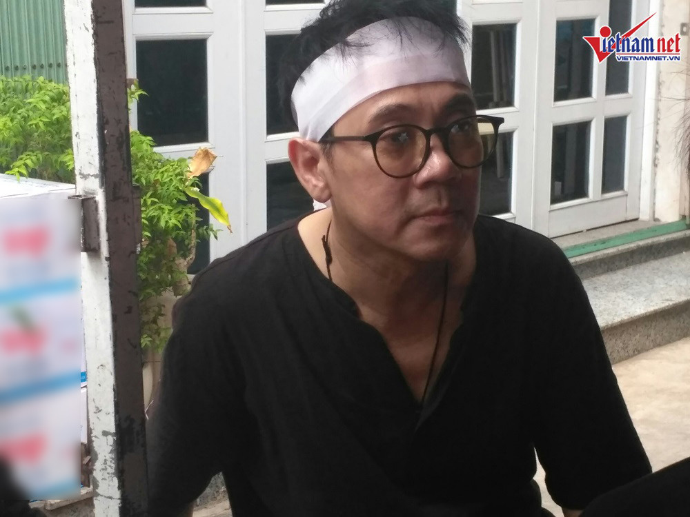 Nghệ sĩ Thành Lộc cho biết mẹ luôn là người chăm sóc, lo lắng cho anh từng miếng ăn, giấc ngủ. Dù khi nam diễn viên đã ngoài tuổi tứ tuần nhưng bà vẫn luôn quan tâm đến con trai.