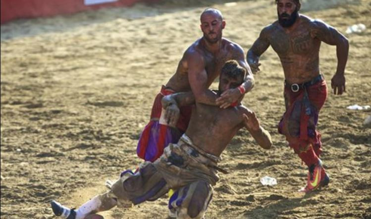 Không ít vận động viên đã trở thành người tàn tật, thậm chí mất mạng vì những quy định lỏng lẻo của Harpastum.