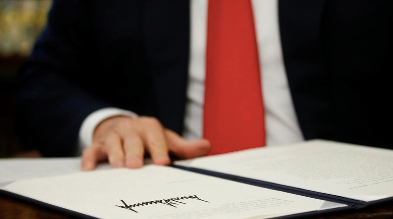 'Chan' Trung Quoc, ong Trump ban bo tinh trang khan cap quoc gia ve cong nghe