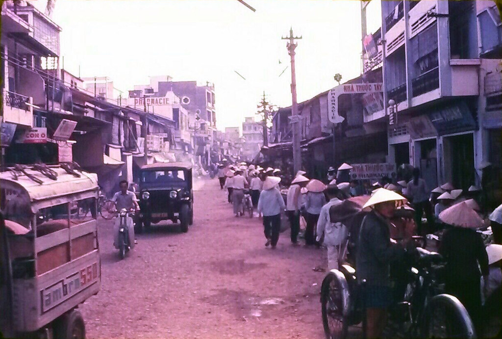 Một con đường đông đúc ở Sài Gòn.