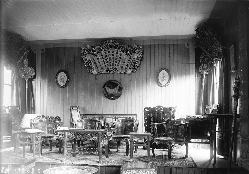 Đồ nội thất trong căn phòng mang đậm phong cách Á Đông.